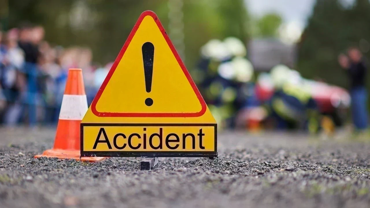 Raikot Car Accident: ਬਾਬਾ ਬਕਾਲਾ ਤੋਂ ਪਰਤ ਰਹੇ ਪਰਿਵਾਰ ਦੀ ਕਾਰ ਪੁਲ ਤੋਂ ਹੇਠਾਂ ਡਿੱਗੀ, ਪਤੀ-ਪਤਨੀ ਤੇ ਮਾਸੂਮ ਬੇਟੀ ਜ਼ਖਮੀ