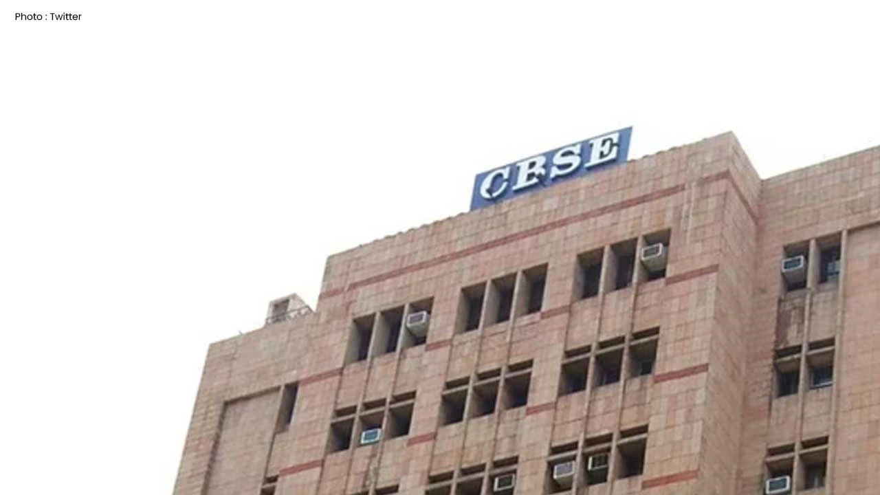 CBSE OSM Controversy: OSM ਵਿਵਾਦ ਮਗਰੋਂ CBSE ਚੇਅਰਮੈਨ ਅਤੇ ਸਕੱਤਰ ਦਾ ਤਬਾਦਲਾ, ਜਾਂਚ ਲਈ ਉੱਚ ਪੱਧਰੀ ਕਮੇਟੀ ਗਠਿਤ
