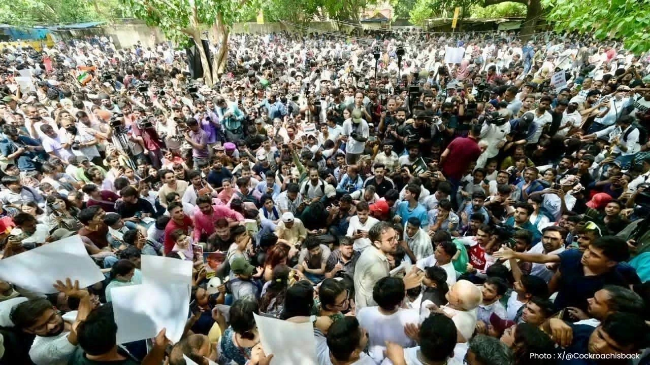 Cockroach Janta Party protest: ਸਿੱਖਿਆ ਮੰਤਰੀ ਸ਼ਾਮ 5 ਵਜੇ ਤੱਕ ਦੇਣ ਅਸਤੀਫਾ, ਨਹੀਂ ਤਾਂ ਦੇਸ਼ ਭਰ 'ਚ ਹੋਣਗੇ ਵੱਡੇ ਪ੍ਰਦਰਸ਼ਨ: ਅਭਿਜੀਤ ਦੀਪਕੇ