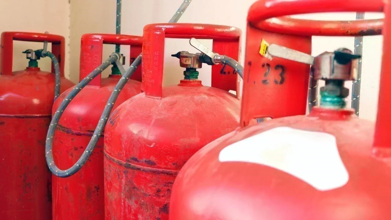 LPG Gas Cylinder Price Hike: ਘਰੇਲੂ LPG ਸਿਲੰਡਰ 29 ਰੁਪਏ ਹੋਇਆ ਮਹਿੰਗਾ, ਅੱਜ ਤੋਂ ਲਾਗੂ ਹੋਈਆਂ ਨਵੀਆਂ ਦਰਾਂ