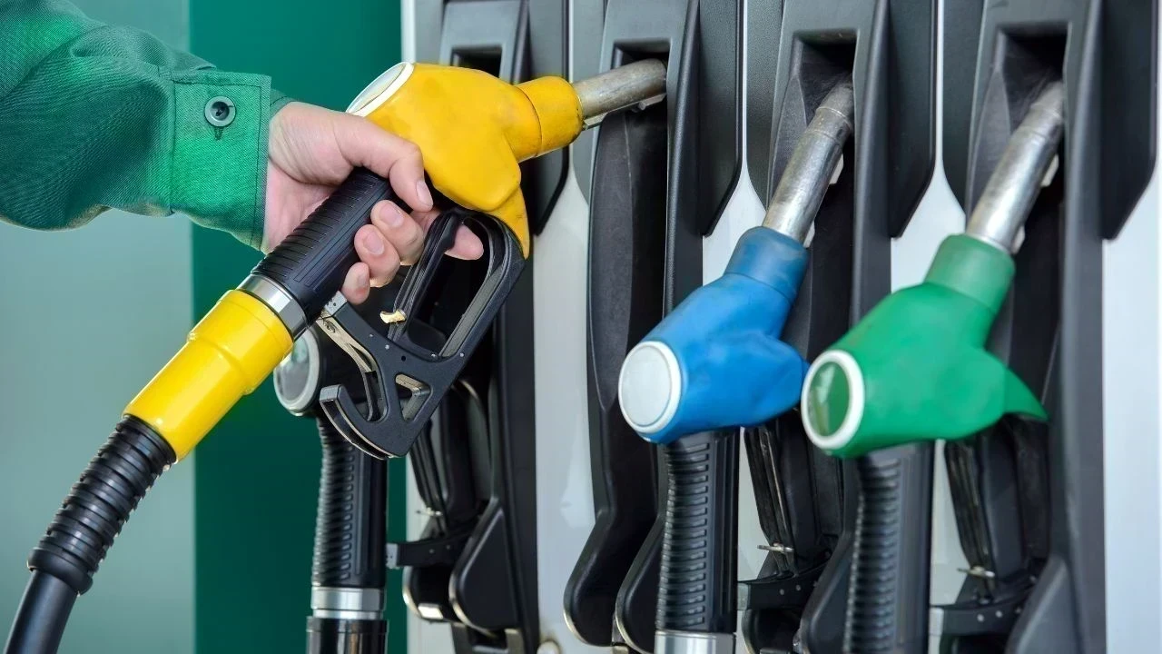 Petrol Diesel Price: ਡੀਜ਼ਲ 'ਤੇ ₹30 ਤੇ ਪੈਟਰੋਲ 'ਤੇ ₹6 ਪ੍ਰਤੀ ਲੀਟਰ ਘਾਟਾ, ਸਰਕਾਰ ਦੇ ਖੁਲਾਸੇ ਨਾਲ ਕੀਮਤਾਂ ਵਧਣ ਦੀਆਂ ਚਿੰਤਾਵਾਂ ਤੇਜ਼