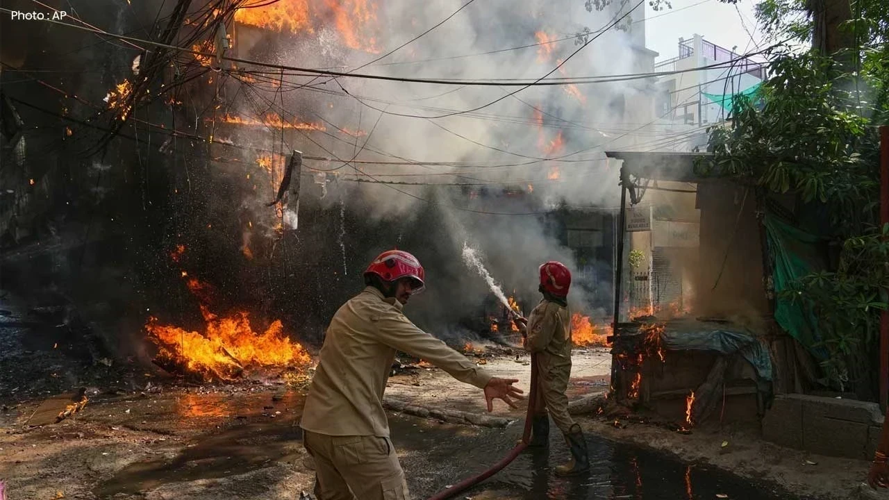 Malviya Nagar Fire Update: ਦਿੱਲੀ ਹੋਟਲ ਅੱਗ ਹਾਦਸੇ ਨੇ ਇੱਕ ਪਰਿਵਾਰ ਨੂੰ ਕੀਤਾ ਤਬਾਹ, ਅੱਠ ਮੈਂਬਰਾਂ ਮਗਰੋਂ ਬਜ਼ੁਰਗ ਪਿਤਾ ਦੀ ਵੀ ਮੌਤ