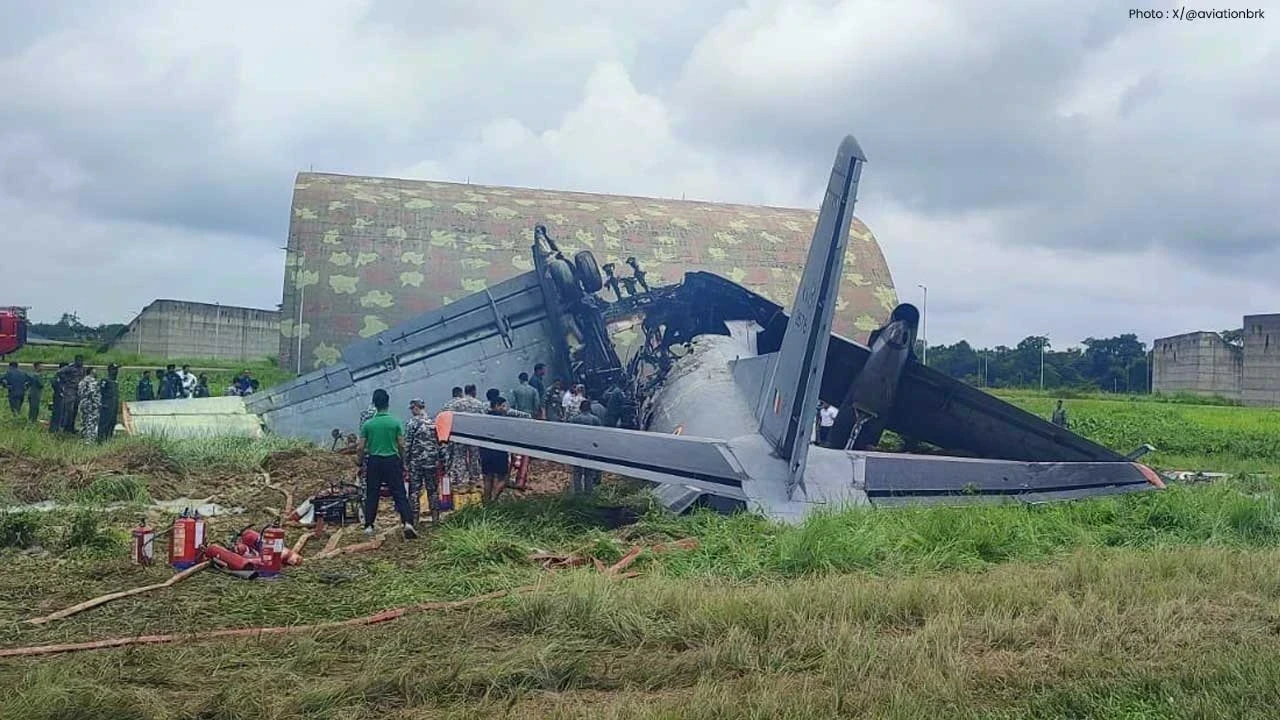 IAF AN-32 Aircraft Crashes: ਜੋਰਹਾਟ ਏਅਰਬੇਸ 'ਤੇ ਵੱਡਾ ਹਾਦਸਾ, ਲੈਂਡਿੰਗ ਮਗਰੋਂ ਦੋ ਹਿੱਸਿਆਂ 'ਚ ਟੁੱਟਿਆ ਭਾਰਤੀ ਹਵਾਈ ਫੌਜ ਦਾ ਜਹਾਜ਼