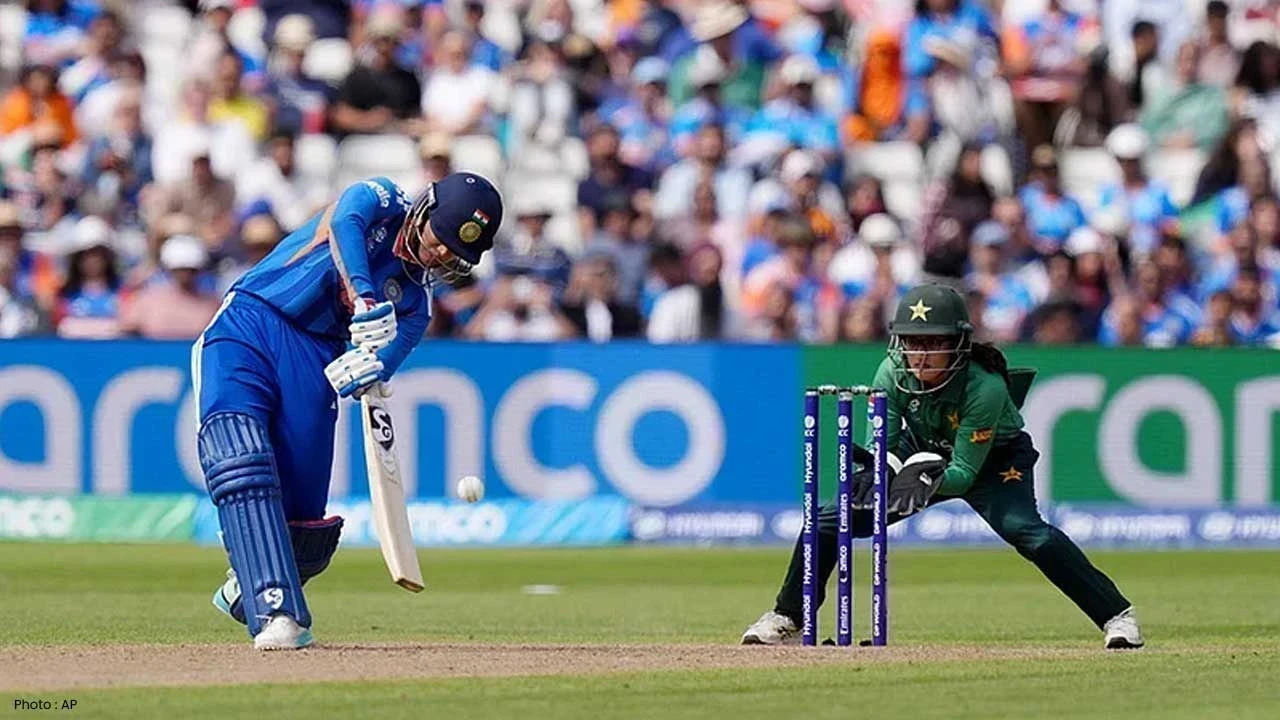 Smriti Mandhana Luck! ਪਾਕਿਸਤਾਨ ਨੇ ਛੱਡਿਆ ਆਸਾਨ ਕੈਚ, ਭਾਰਤ ਦੀ ਸਟਾਰ ਬੱਲੇਬਾਜ਼ ਨੇ ਜੜਿਆ ਤੂਫਾਨੀ ਅਰਧ ਸੈਂਕੜਾ
