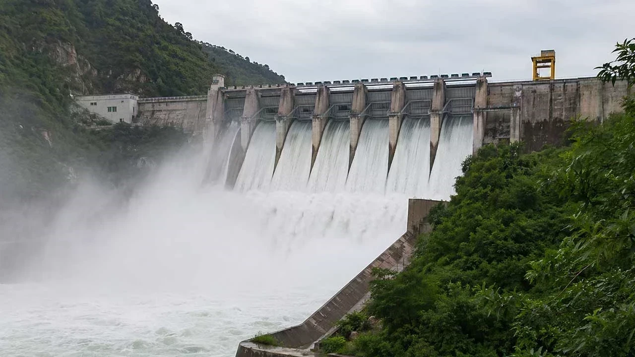 Bhakra Dam Water Level Alert: ਭਾਖੜਾ ਡੈਮ ਦਾ ਪਾਣੀ ਲਗਾਤਾਰ ਵਧਿਆ, ਸਤਲੁਜ ਕੰਢੇ ਰਹਿਣ ਵਾਲਿਆਂ ਲਈ ਚੇਤਾਵਨੀ ਜਾਰੀ
