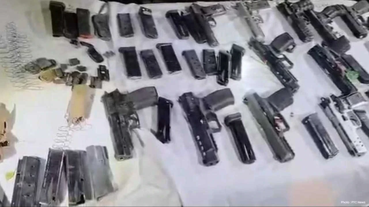 Amritsar Arms Seizure: BSF ਦੀ ਵੱਡੀ ਕਾਰਵਾਈ, AK-47 ਸਮੇਤ ਹਥਿਆਰਾਂ ਦਾ ਜ਼ਖੀਰਾ ਬਰਾਮਦ