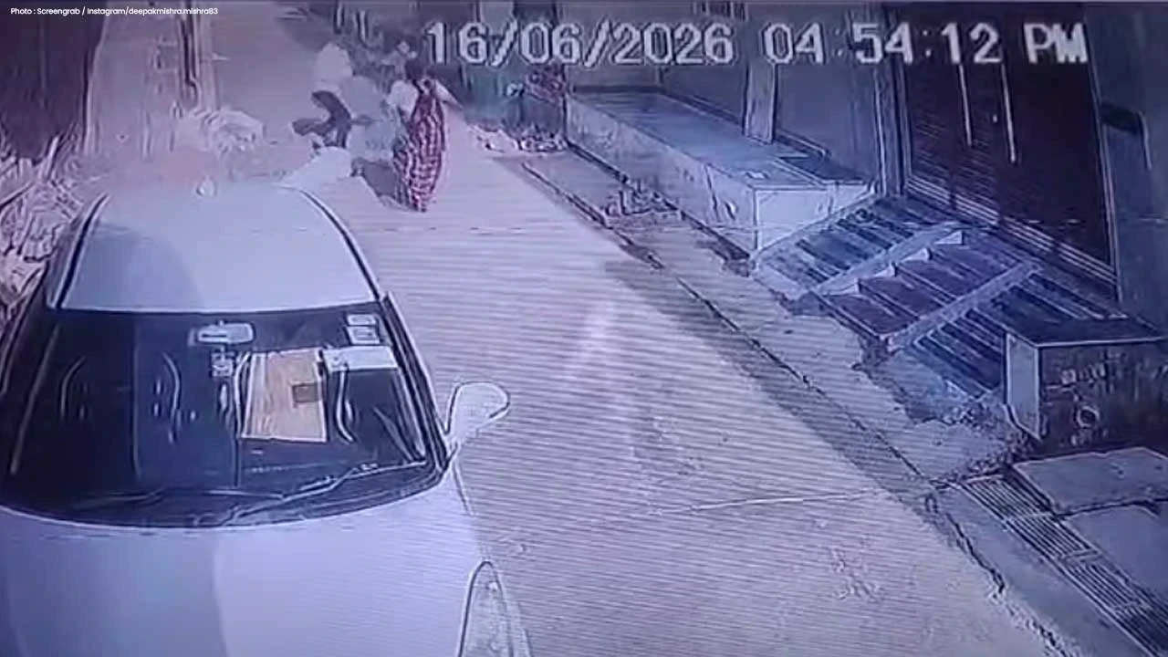 CCTV Murder Case: ਰਾਠ ‘ਚ ਰਿਸ਼ਤਿਆਂ ਨੂੰ ਹਿਲਾ ਦੇਣ ਵਾਲਾ ਕਤਲ, ਪੁੱਤਰ ਨੇ ਪਿਤਾ ਨੂੰ ਮਾਰਿਆ, ਵੀਡੀਓ ਨੇ ਮਚਾਇਆ ਹੰਗਾਮਾ