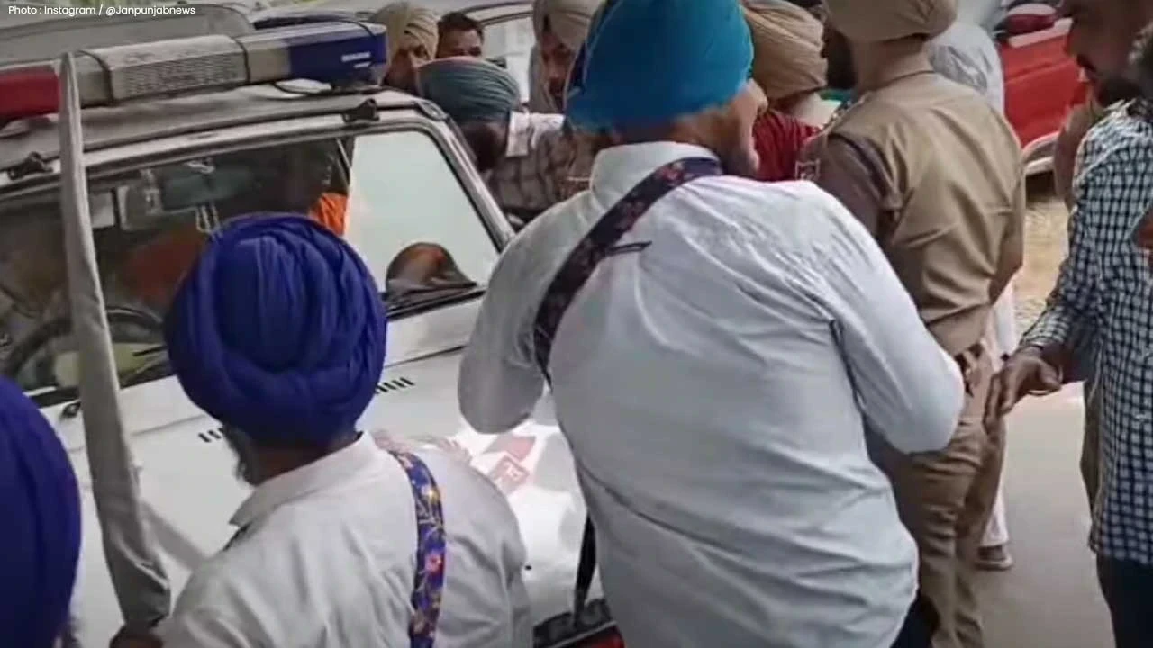 Ludhiana Protest: ਨਿਹੰਗਾਂ ਨੇ Shiv Sena ਆਗੂ ਰਾਜੀਵ ਟੰਡਨ ਦੀ ਗੱਡੀ ਰੋਕੀ, ਫ਼ਿਰੋਜ਼ਪੁਰ ਰੋਡ 'ਤੇ ਬਣਿਆ ਤਣਾਅਪੂਰਨ ਮਾਹੌਲ
