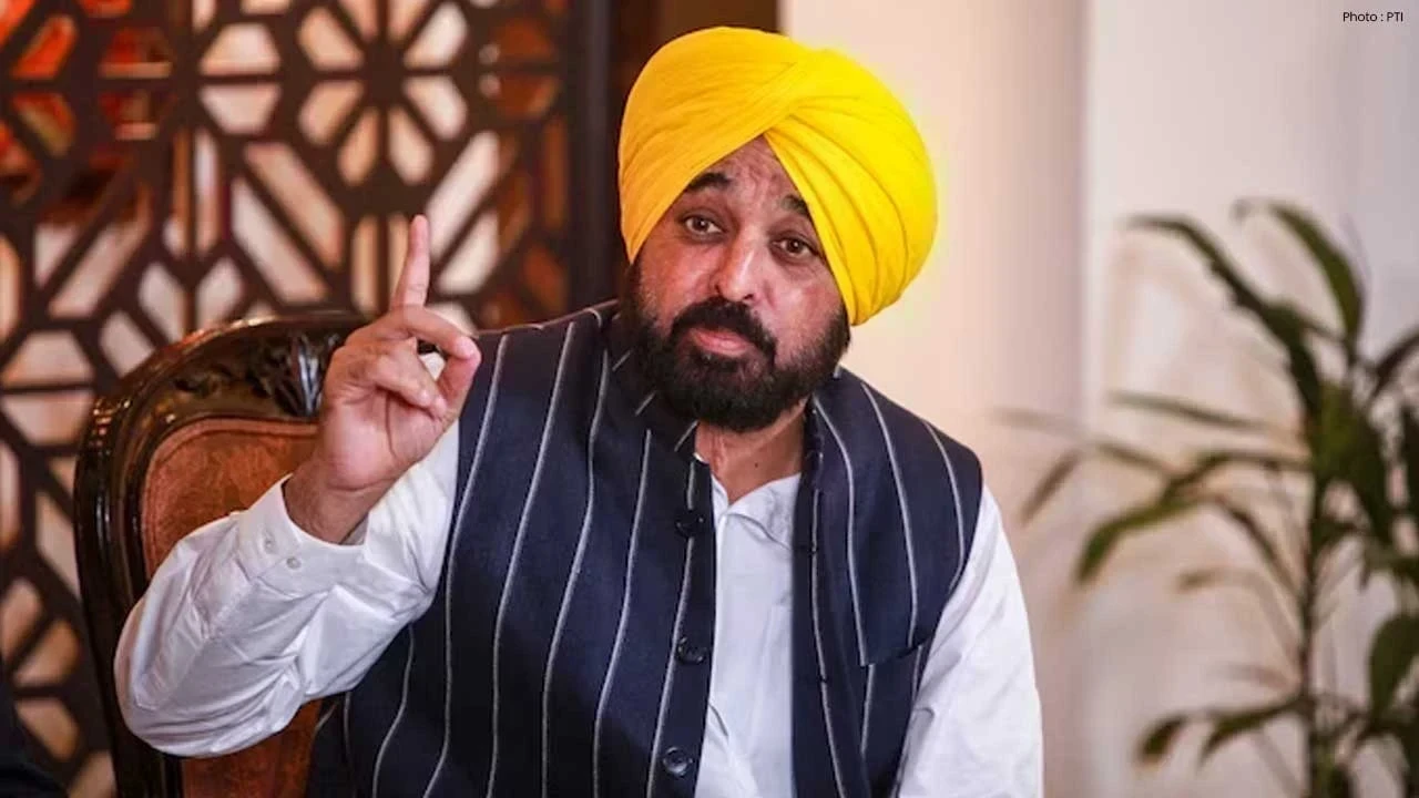 CM Mann Viral Video Case: ਫਰਜ਼ੀ ਫੋਰੈਂਸਿਕ ਰਿਪੋਰਟਾਂ ਦਾ ਵੱਡਾ ਖੁਲਾਸਾ, ਗੁਰੂਗ੍ਰਾਮ ਪੁਲਿਸ ਨੇ ਦੋ ਮੁਲਜ਼ਮ ਕੀਤੇ ਗ੍ਰਿਫ਼ਤਾਰ