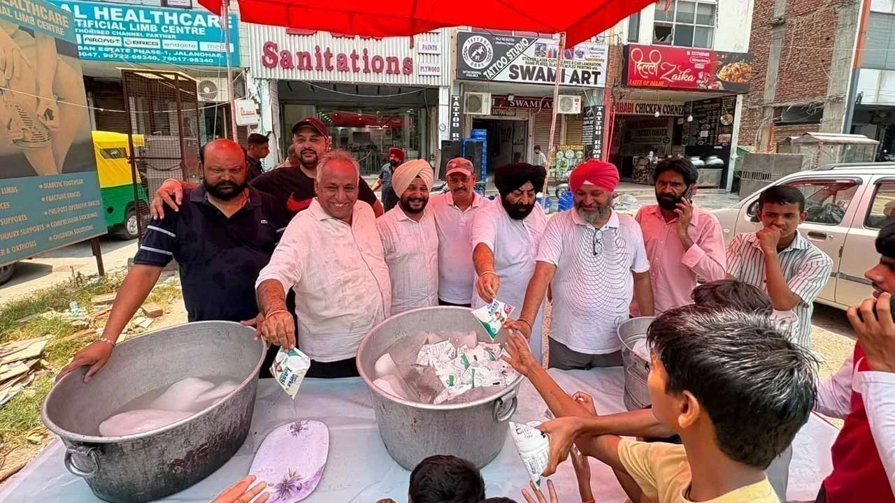 ਮਹਾਰਾਜਾ ਰਣਜੀਤ ਸਿੰਘ ਜੀ ਦੀ ਬਰਸੀ ਮੌਕੇ ਭਾਜਪਾ ਵੱਲੋਂ ਛਬੀਲ ਸੇਵਾ, ਲੋਕਾਂ ਨੂੰ ਵੰਡਿਆ ਠੰਢਾ ਤੇ ਮਿੱਠਾ ਜਲ
