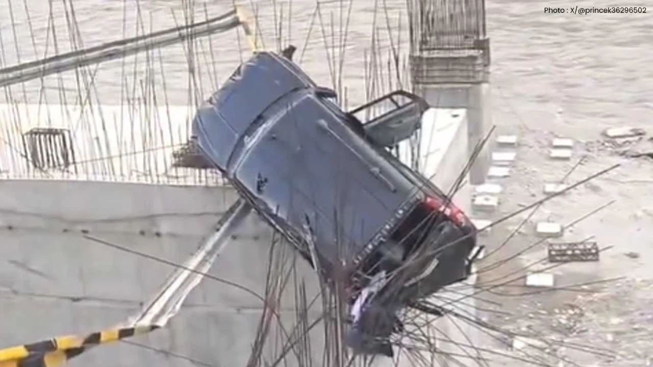 Atal Tunnel Car Accident: ਅਟਲ ਸੁਰੰਗ ਨੇੜੇ ਭਿਆਨਕ ਸੜਕ ਹਾਦਸਾ, ਹਵਾ ਵਿੱਚ ਲਟਕੀ ਕਾਰ; ਇੱਕ ਸੈਲਾਨੀ ਦੀ ਮੌਤ, ਤਿੰਨ ਗੰਭੀਰ ਜ਼ਖ਼ਮੀ