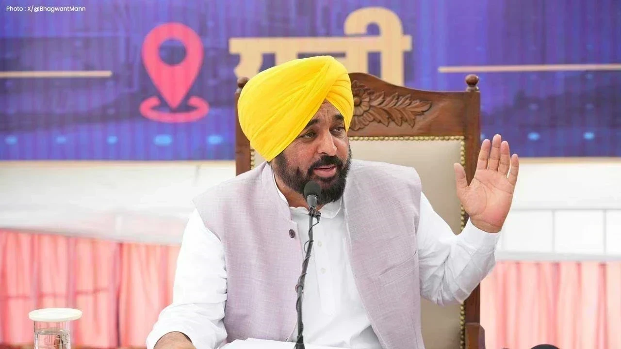 Bhagwant Mann Bengaluru Visit: ਇਲਾਜ ਅਤੇ ਡੀਟੌਕਸ ਪ੍ਰੋਗਰਾਮ ਲਈ ਬੈਂਗਲੁਰੂ ਰਵਾਨਾ ਹੋਏ CM ਭਗਵੰਤ ਮਾਨ, ਸਰਕਾਰੀ ਕੰਮਕਾਜ ਰਹੇਗਾ ਜਾਰੀ