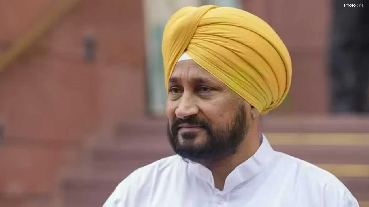Punjab Congress Crisis: ਪੰਜਾਬ ਕਾਂਗਰਸ 'ਚ ਹਾਈਕਮਾਨ ਸਰਗਰਮ, ਚੰਨੀ ਨੂੰ ਦਿੱਲੀ ਤੋਂ ਆਇਆ ਫ਼ੋਨ; ਵੱਡੇ ਫ਼ੈਸਲੇ ਤੋਂ ਰੁਕਣ ਦੀ ਅਪੀਲ