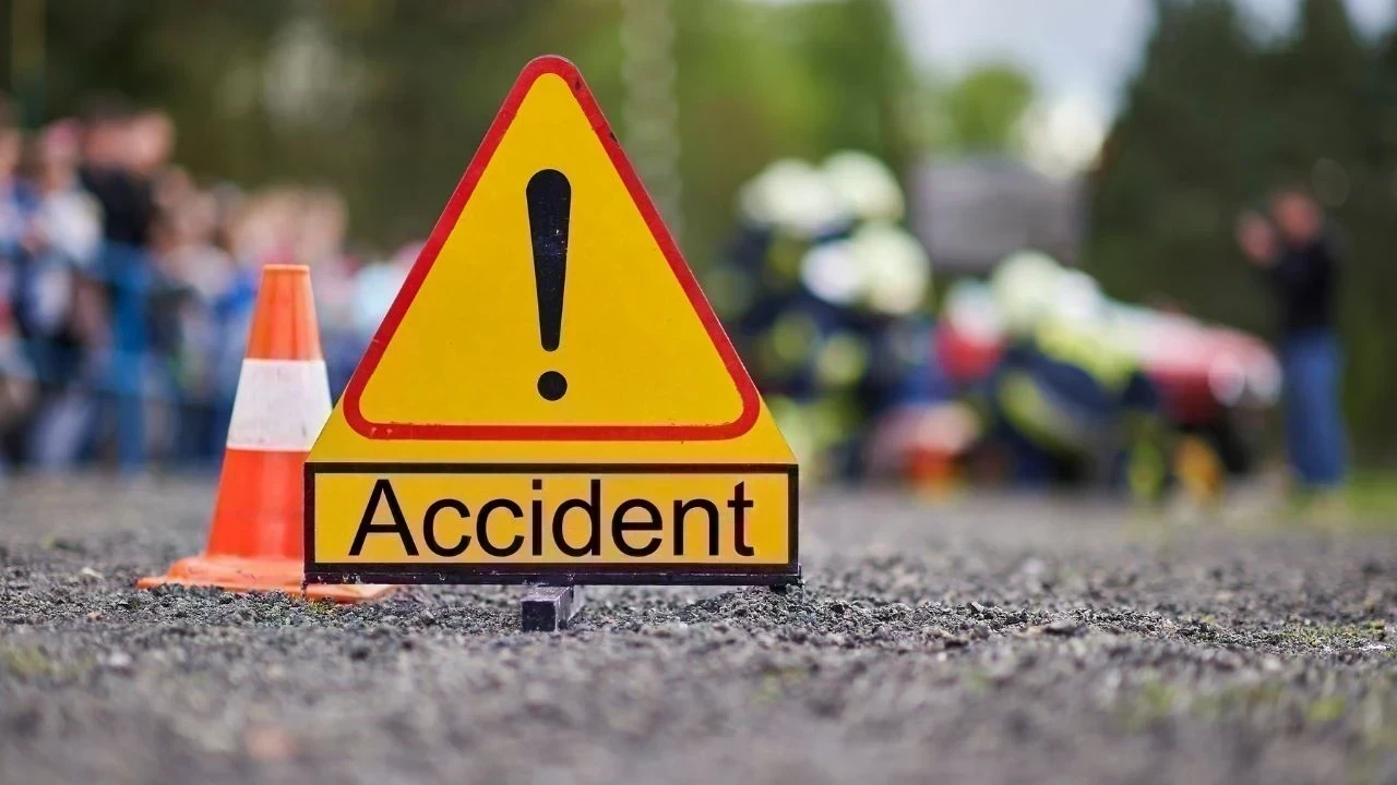 Bathinda Road Accident Today: ਪਿੰਡ ਲਹਿਰਾ ਨੇੜੇ ਦੋ ਕਾਰਾਂ ਦੀ ਭਿਆਨਕ ਟੱਕਰ, ਦੋਵੇਂ ਚਾਲਕ ਜ਼ਖ਼ਮੀ