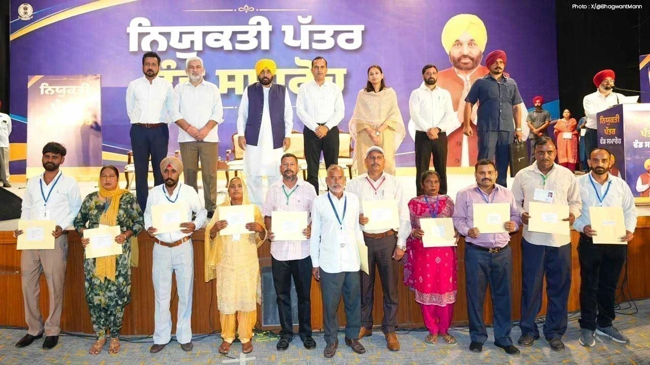 Punjab Forest Department Employees Regularized : ਵਣ ਵਿਭਾਗ ਦੇ 516 ਕੱਚੇ ਮੁਲਾਜ਼ਮ ਪੱਕੇ, CM ਭਗਵੰਤ ਮਾਨ ਨੇ ਸੌਂਪੇ ਨਿਯੁਕਤੀ ਪੱਤਰ
