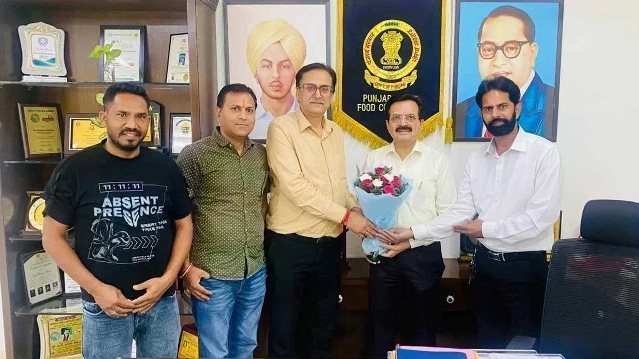 ਗਰੁੱਪ ਆਫ ਮੀਡੀਆ ਨੈਸ਼ਨਲ ਆਰਗੇਨਾਈਜ਼ੇਸ਼ਨ ਦੇ ਵਫ਼ਦ ਨੇ ਪੰਜਾਬ ਰਾਜ ਖੁਰਾਕ ਕਮਿਸ਼ਨ ਦੇ ਚੇਅਰਮੈਨ ਬਾਲ ਮੁਕੁੰਦ ਸ਼ਰਮਾ ਨਾਲ ਕੀਤੀ ਵਿਸ਼ੇਸ਼ ਮੁਲਾਕਾਤ