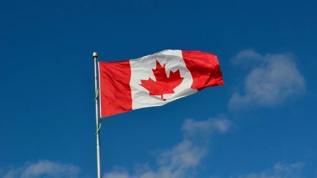 Canada 'ਚ PR ਹੋਲਡਰ ਹੁਣ ਪਰਿਵਾਰਕ ਮੈਂਬਰਾਂ ਨੂੰ ਨਹੀਂ ਕਰ ਸਕਣਗੇ Sponsor, ਨਵੀਆਂ ਅਰਜ਼ੀਆਂ 'ਤੇ ਰੋਕ