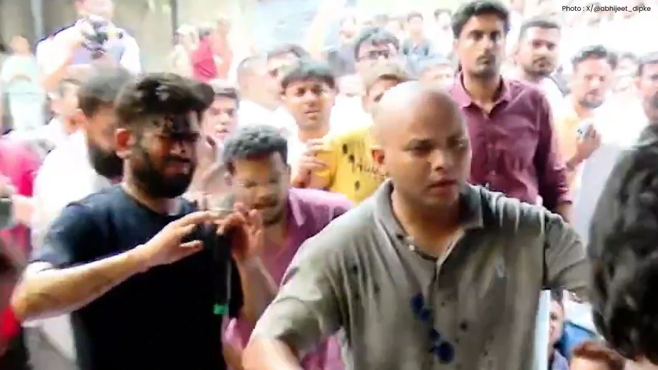 Abhijeet Dipke Ink Attack: ਜੰਤਰ-ਮੰਤਰ 'ਤੇ ਅਭਿਜੀਤ ਦੀਪਕੇ 'ਤੇ ਮਹਿਲਾ ਨੇ ਸੁੱਟੀ ਸਿਆਹੀ, ਪੁਲਿਸ ਨੇ ਮੌਕੇ 'ਤੇ ਕਾਬੂ ਕੀਤਾ; ਮਾਮਲੇ ਨੇ ਫੜਿਆ ਤੂਲ