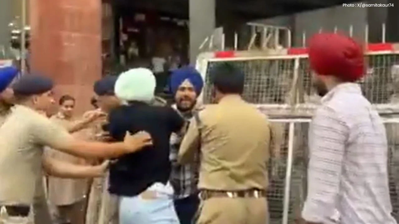 Panjab University Clash: ਆਰਐਸਐਸ ਪ੍ਰੋਗਰਾਮ ਨੂੰ ਲੈ ਕੇ ਪੰਜਾਬ ਯੂਨੀਵਰਸਿਟੀ 'ਚ ਵਿਦਿਆਰਥੀਆਂ ਦਾ ਪ੍ਰਦਰਸ਼ਨ, ਪੁਲਿਸ ਨਾਲ ਧੱਕਾ-ਮੁੱਕੀ, ਕਈ ਹਿਰਾਸਤ 'ਚ
