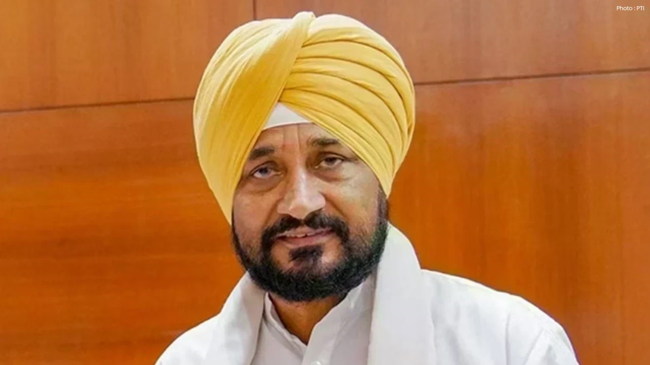 Congress Protest: ਦਿੱਲੀ 'ਚ ਪ੍ਰਦਰਸ਼ਨ ਦੌਰਾਨ ਲਾਠੀਚਾਰਜ 'ਤੇ ਭੜਕੇ ਚਰਨਜੀਤ ਸਿੰਘ ਚੰਨੀ, ਸ. ਪ੍ਰਕਾਸ਼ ਸਿੰਘ ਬਾਦਲ ਦੀ ਸਰਕਾਰ ਦਾ ਦਿੱਤਾ ਹਵਾਲਾ