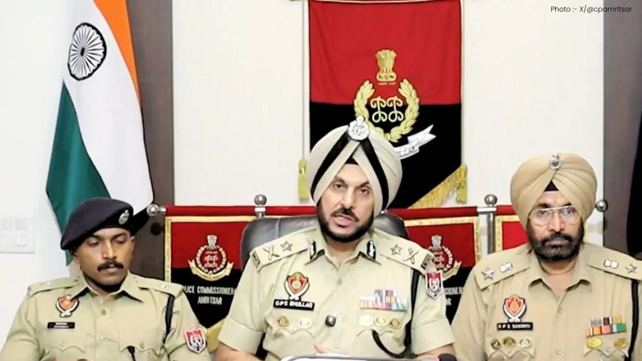 Amritsar News: Amritsar Police ਨੇ ਸਰਹੱਦ ਪਾਰ ਹਥਿਆਰ ਅਤੇ ਹੈਰੋਇਨ ਤਸਕਰੀ ਮਾਡਿਊਲ ਦਾ ਕੀਤਾ ਪਰਦਾਫਾਸ਼, 4 ਮੁਲਜ਼ਮ ਗ੍ਰਿਫ਼ਤਾਰ