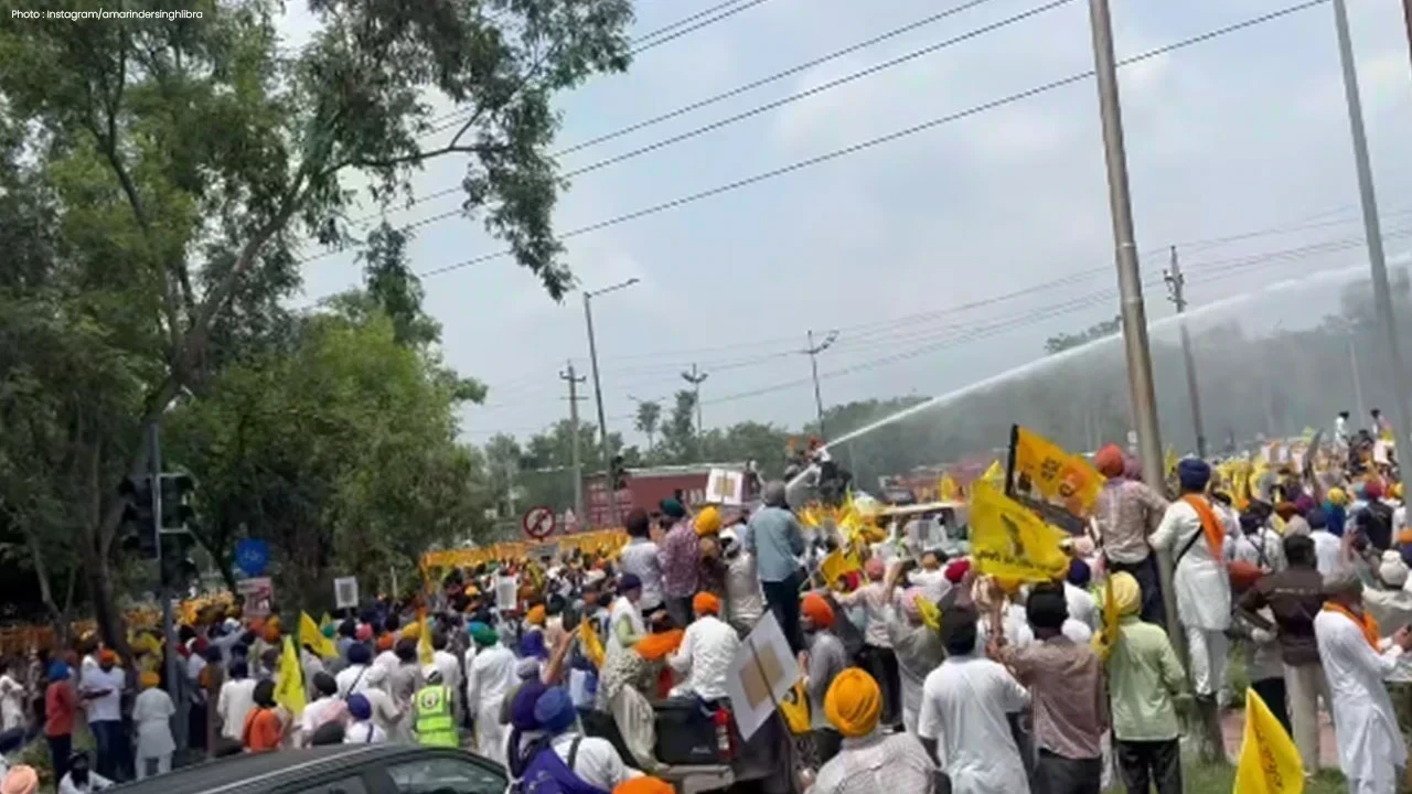 Waris Punjab De Protest Chandigarh: ਅੰਮ੍ਰਿਤਪਾਲ ਸਿੰਘ ਅਤੇ ਨਜ਼ਰਬੰਦ ਸਿੱਖਾਂ ਦੀ ਰਿਹਾਈ ਲਈ ਚੰਡੀਗੜ੍ਹ 'ਚ ਪ੍ਰਦਰਸ਼ਨ, ਪੁਲਿਸ ਨੇ ਚਲਾਈਆਂ ਪਾਣੀ ਦੀਆਂ ਬੁਛਾੜਾਂ