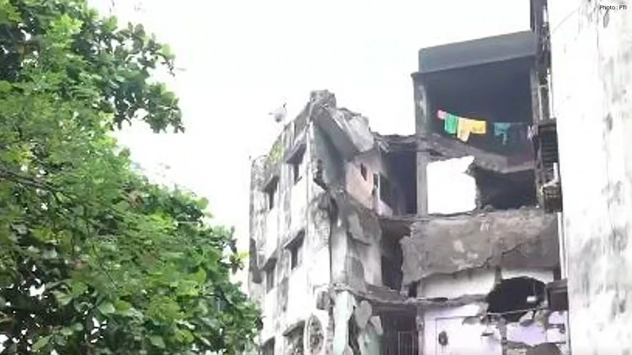 Bhiwandi Building Collapse: ਭਿਵੰਡੀ ਦੀ 'ਕੋਹਿਨੂਰ' ਇਮਾਰਤ ਦਾ ਹਿੱਸਾ ਢਹਿਆ, 3 ਮੌਤਾਂ, NDRF ਦਾ ਰੈਸਕਿਊ ਆਪਰੇਸ਼ਨ ਜਾਰੀ