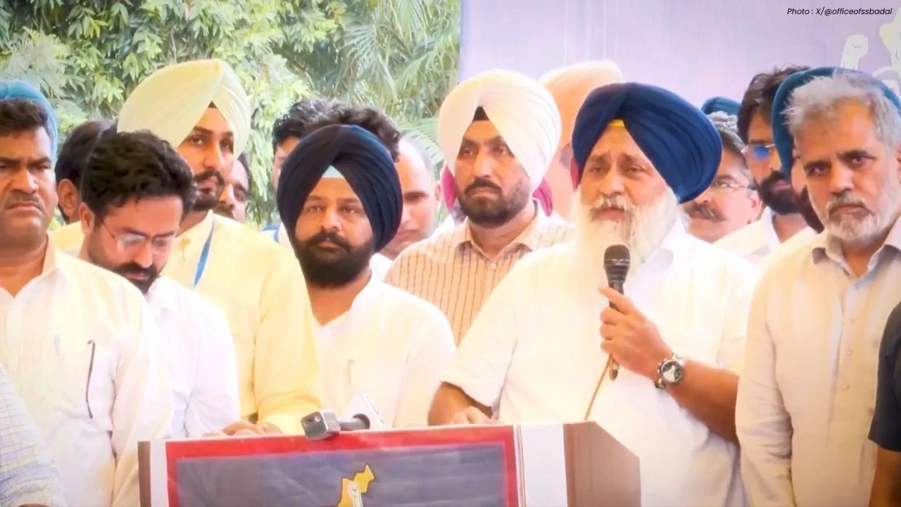 Paper Leak Punjab: ਸਰਕਾਰ ਬਣਨ 'ਤੇ ਪੇਪਰ ਲੀਕ ਖ਼ਿਲਾਫ਼ ਸਖ਼ਤ ਕਾਨੂੰਨ ਲਿਆਂਵਾਂਗੇ, SOI ਧਰਨੇ 'ਚ Sukhbir Singh Badal ਦਾ ਵੱਡਾ ਐਲਾਨ