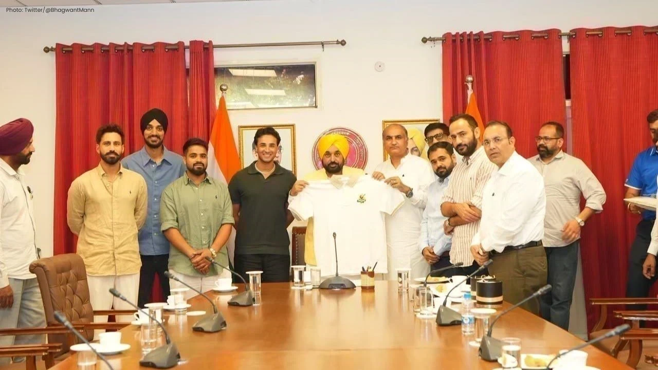 CM Bhagwant Mann ਨੇ Sher-e-Punjab T20 ਖਿਡਾਰੀਆਂ ਨਾਲ ਕੀਤੀ ਮੁਲਾਕਾਤ