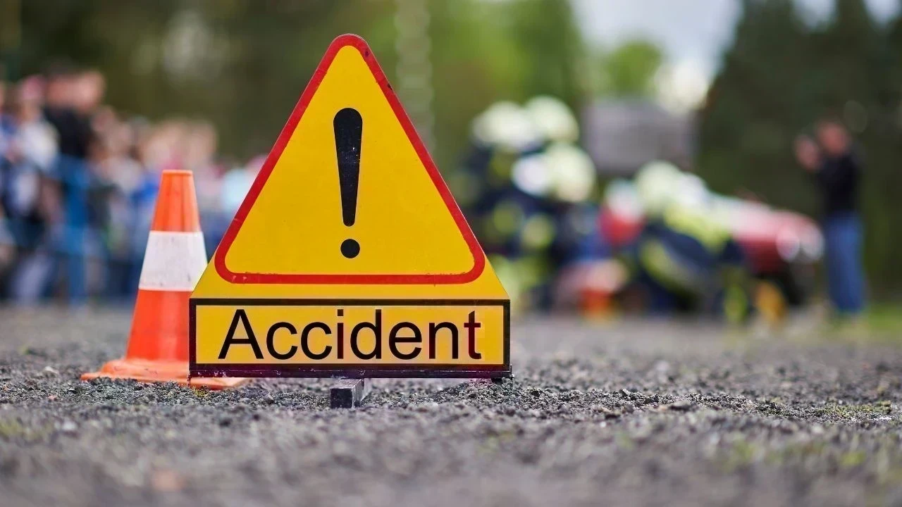 Jalandhar Accident: ਤੇਜ਼ ਰਫ਼ਤਾਰ Swift ਕਾਰ ਕੈਂਟਰ ਨਾਲ ਟਕਰਾਈ, 3 ਨੌਜਵਾਨਾਂ ਦੀ ਮੌਤ