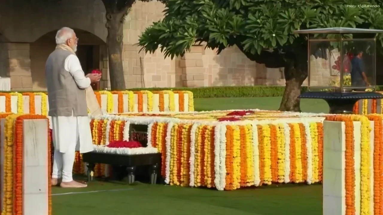 Gandhi Jayanti 2026: ਰਾਜਘਾਟ ਪਹੁੰਚੇ PM ਮੋਦੀ, ਮਹਾਤਮਾ ਗਾਂਧੀ ਨੂੰ ਭੇਟ ਕੀਤੀ ਸ਼ਰਧਾਂਜਲੀ